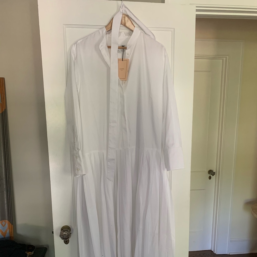 White dress, never worn